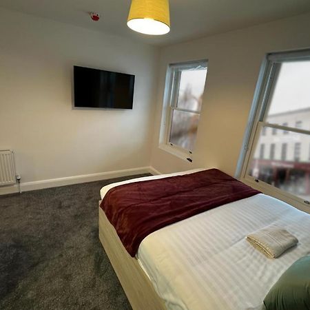 Mary Mullen'S Rooms Eyre Square. 戈尔韦 外观 照片