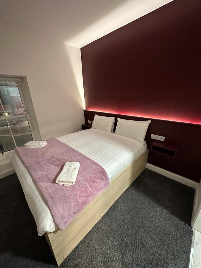 Mary Mullen'S Rooms Eyre Square. 戈尔韦 外观 照片