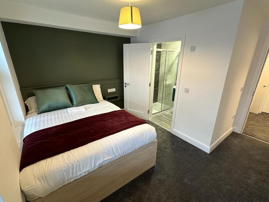 Mary Mullen'S Rooms Eyre Square. 戈尔韦 外观 照片