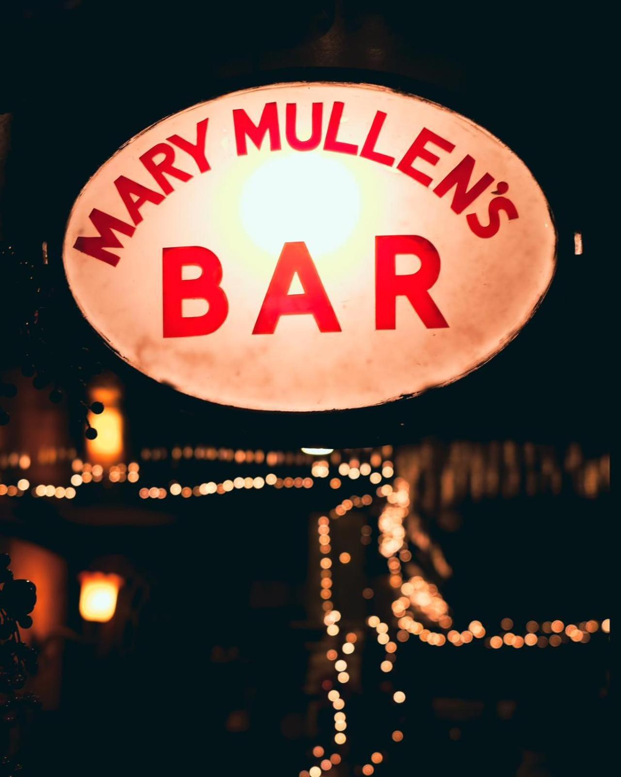 Mary Mullen'S Rooms Eyre Square. 戈尔韦 外观 照片