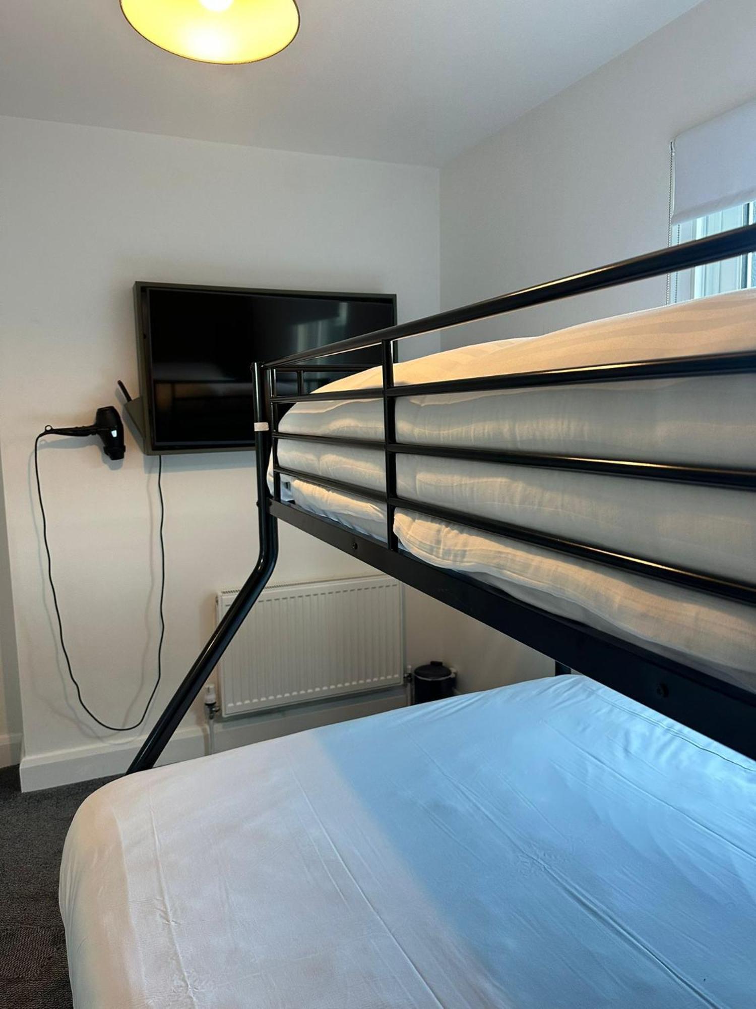 Mary Mullen'S Rooms Eyre Square. 戈尔韦 外观 照片